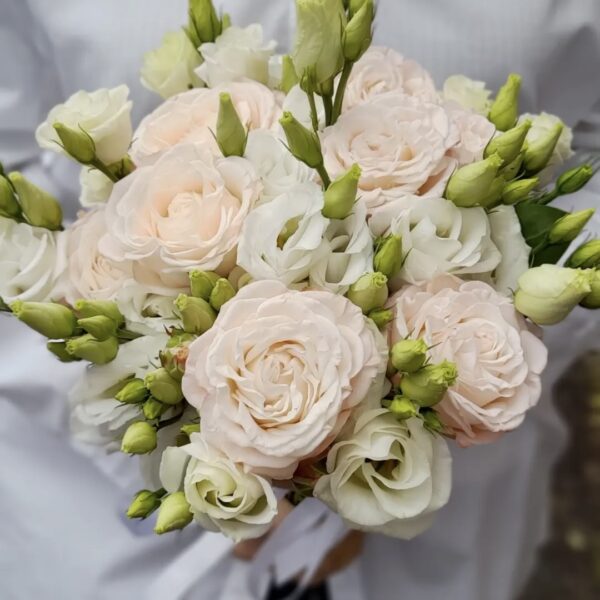 Ślubny bukiet w pudrowych odcieniach